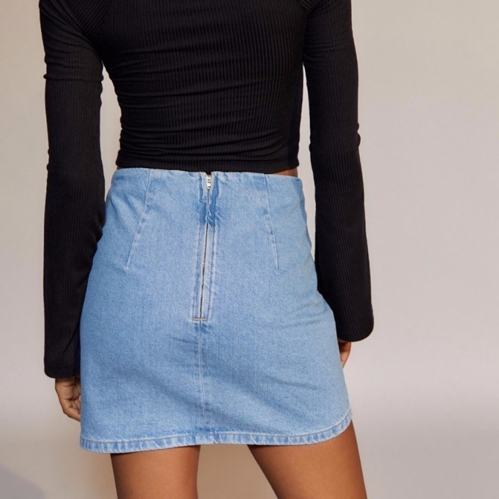 NWT Urban Outfitters UO BDG Rebecca Lace Up Denim Mini Skirt Light Wash - Picture 2 of 8
